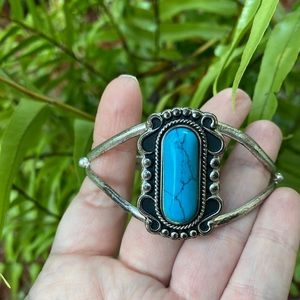 🍎 Bella’s Silver & Turquoise Cuff